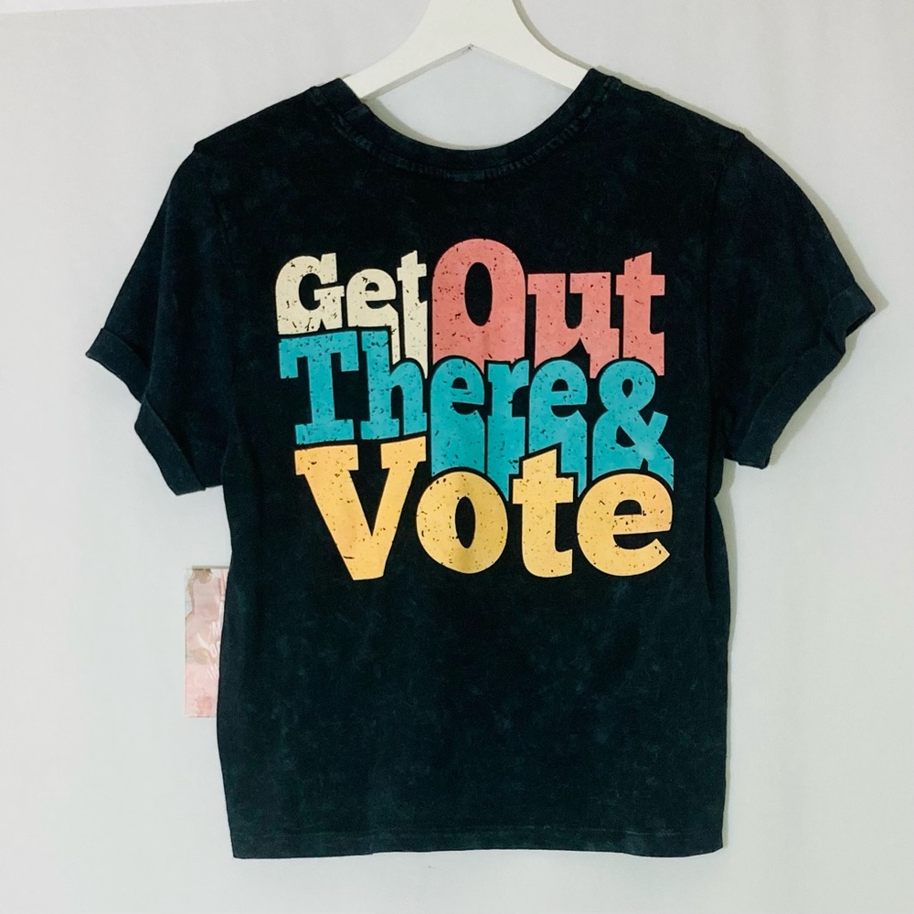 NWT!!! 100% Cotton “Vote” Slogan Vibe N’ Boxy Tee  Sz Small
